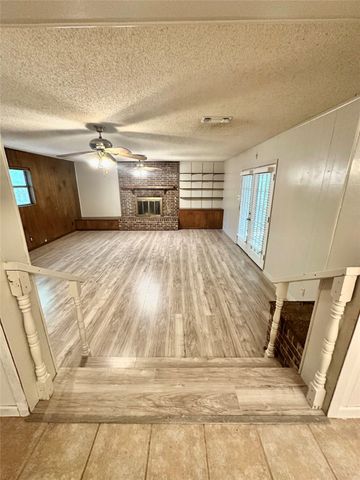 206 Ervin Street N, Comanche, TX 76442