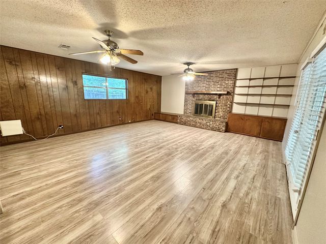 206 Ervin Street N, Comanche, TX 76442