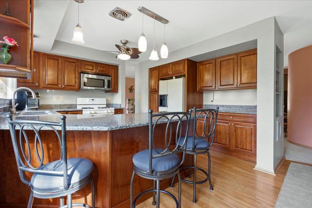 16325 Overhill DRIVE, Brookfield, WI 53005