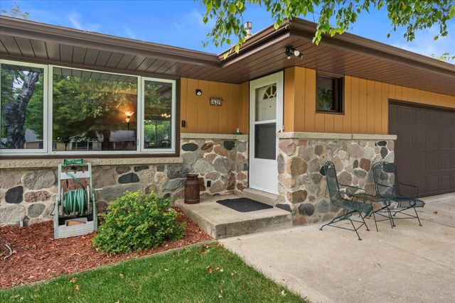 16325 Overhill DRIVE, Brookfield, WI 53005