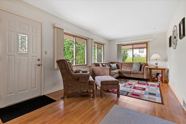 16325 Overhill DRIVE, Brookfield, WI 53005