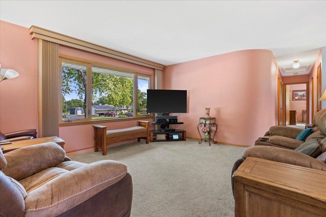 16325 Overhill DRIVE, Brookfield, WI 53005