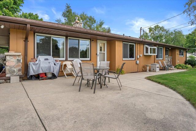 16325 Overhill DRIVE, Brookfield, WI 53005