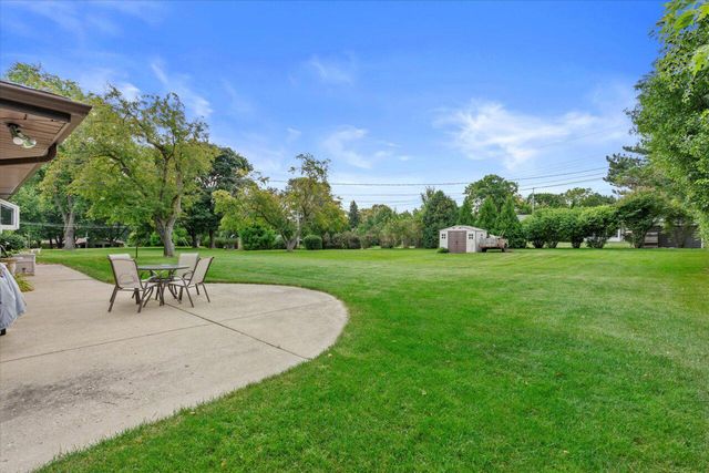 16325 Overhill DRIVE, Brookfield, WI 53005