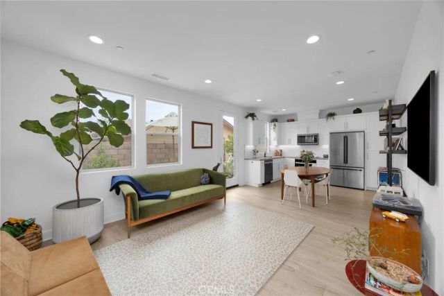 17544 Cameron 102, Huntington Beach, CA 92647