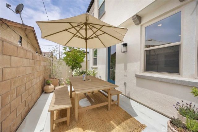 17544 Cameron 102, Huntington Beach, CA 92647