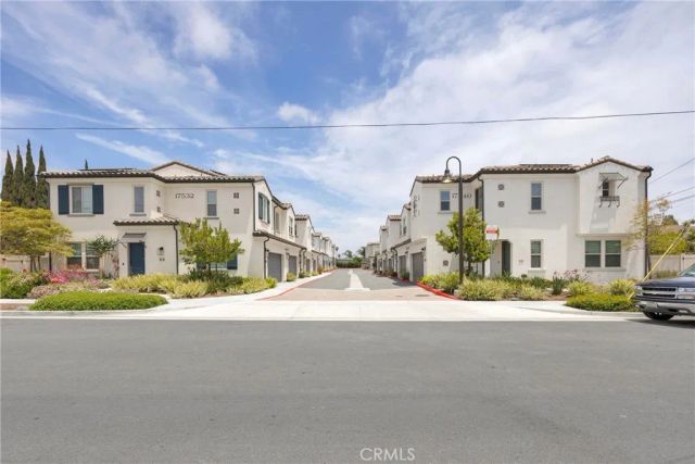 17544 Cameron 102, Huntington Beach, CA 92647