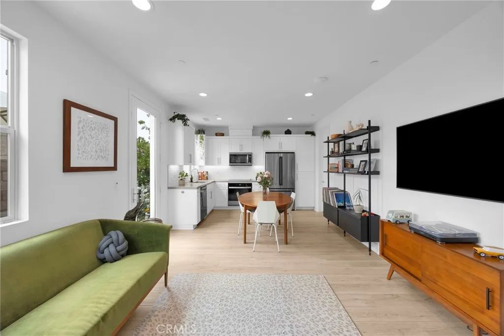 17544 Cameron 102, Huntington Beach, CA 92647