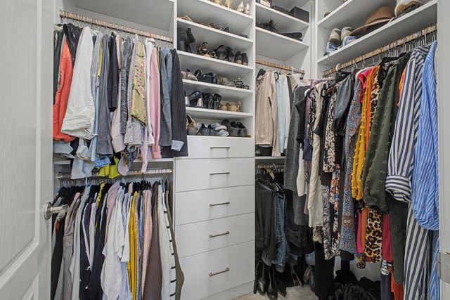 305 Seven Springs Way Apt 403, Brentwood, TN 37027