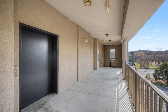 305 Seven Springs Way Apt 403, Brentwood, TN 37027