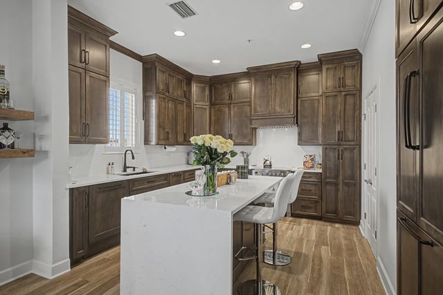 305 Seven Springs Way Apt 403, Brentwood, TN 37027