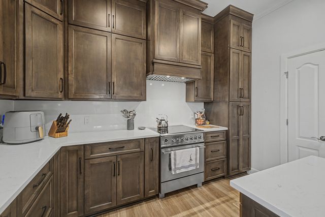 305 Seven Springs Way Apt 403, Brentwood, TN 37027