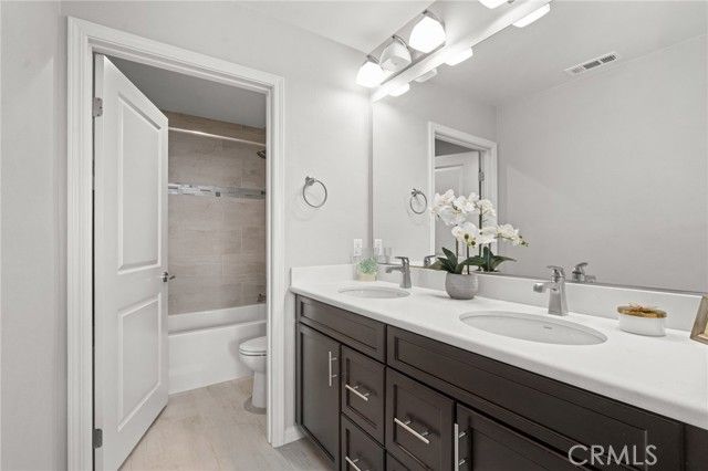 14840 Maple Ter, Los Angeles, CA 91402