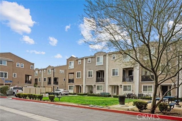 14840 Maple Ter, Los Angeles, CA 91402