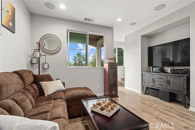 14840 Maple Ter, Los Angeles, CA 91402