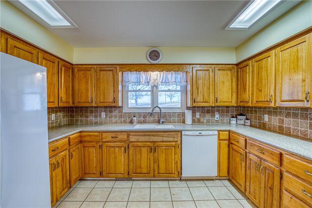 8764 E 62 Highway, Harrison, AR 72601