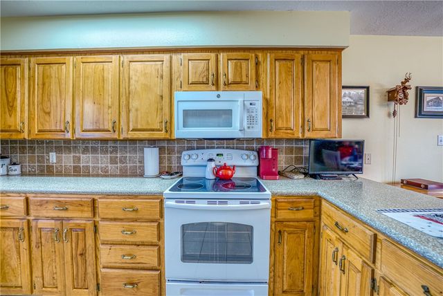 8764 E 62 Highway, Harrison, AR 72601