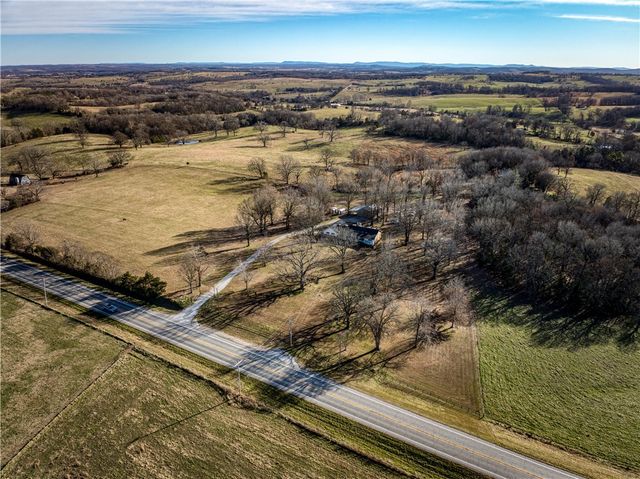 8764 E 62 Highway, Harrison, AR 72601