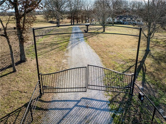 8764 E 62 Highway, Harrison, AR 72601