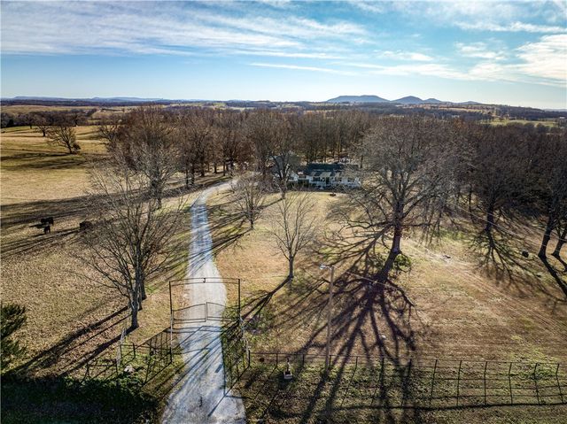 8764 E 62 Highway, Harrison, AR 72601