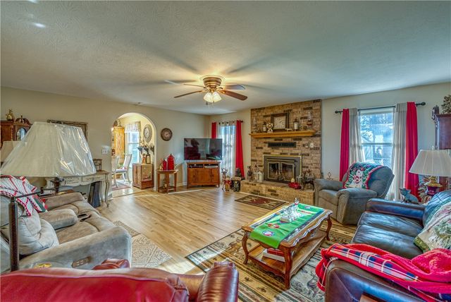 8764 E 62 Highway, Harrison, AR 72601