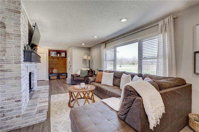 3420 Lostine Road, Columbus, KS 66725