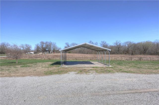 3420 Lostine Road, Columbus, KS 66725
