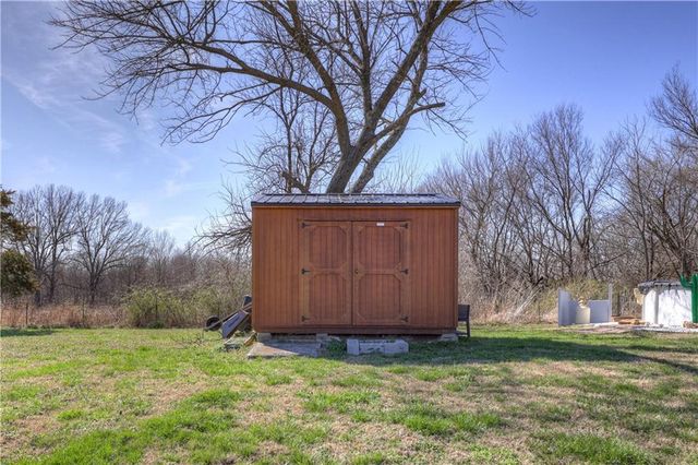 3420 Lostine Road, Columbus, KS 66725