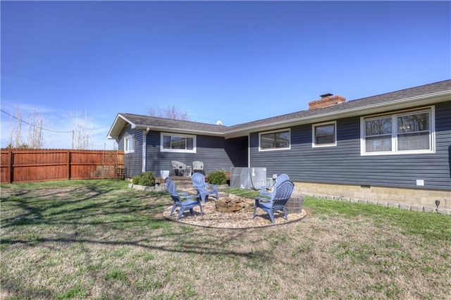 3420 Lostine Road, Columbus, KS 66725