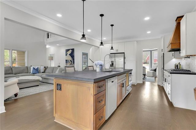 5380 Castlebrooke Crossing Drive, Cumming, GA 30040