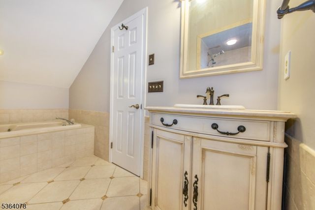 2 Falkenstein Dr 10, Vernon Twp., NJ 07462