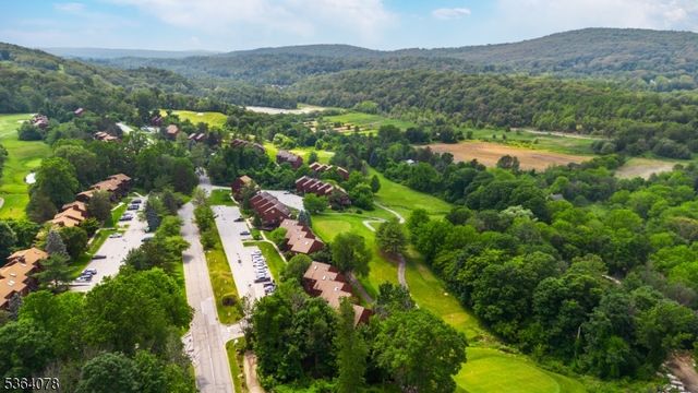 2 Falkenstein Dr 10, Vernon Twp., NJ 07462