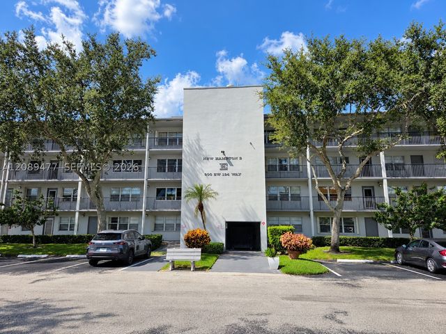 300 SW 134th Way 105E, Pembroke Pines, FL 33027