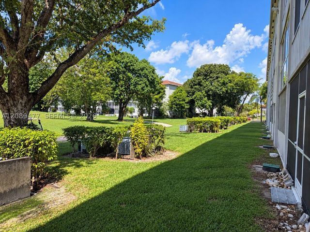 300 SW 134th Way 105E, Pembroke Pines, FL 33027