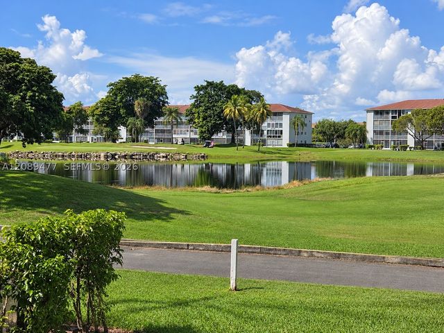 300 SW 134th Way 105E, Pembroke Pines, FL 33027