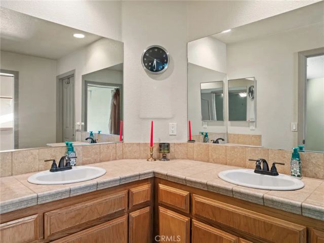 15850 Elcona, Victorville, CA 92395