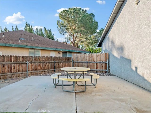 15850 Elcona, Victorville, CA 92395