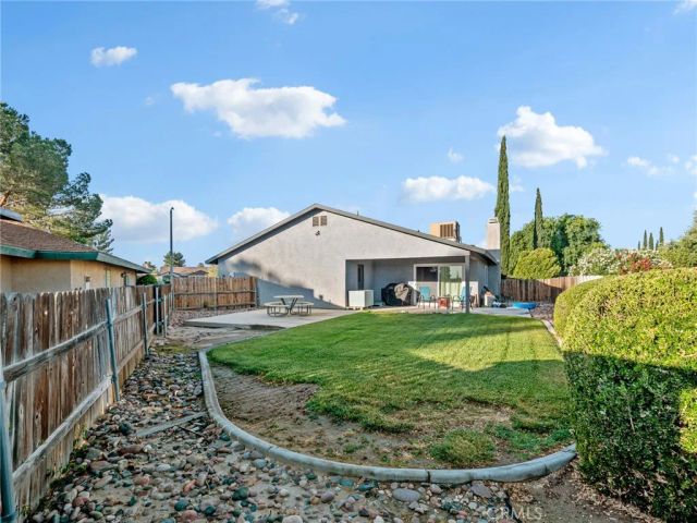 15850 Elcona, Victorville, CA 92395