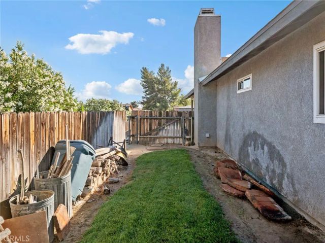 15850 Elcona, Victorville, CA 92395