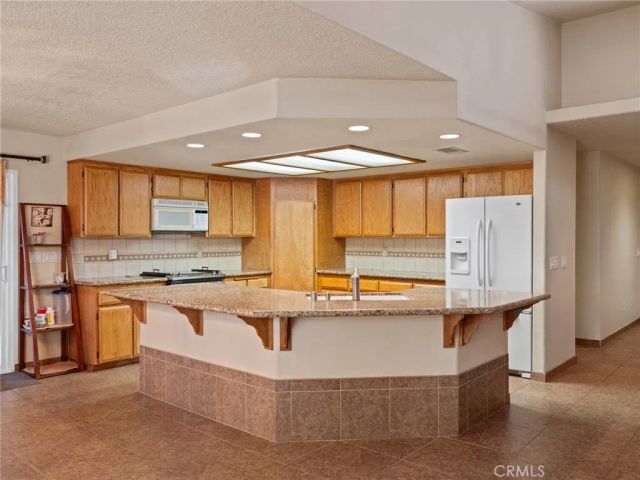15850 Elcona, Victorville, CA 92395