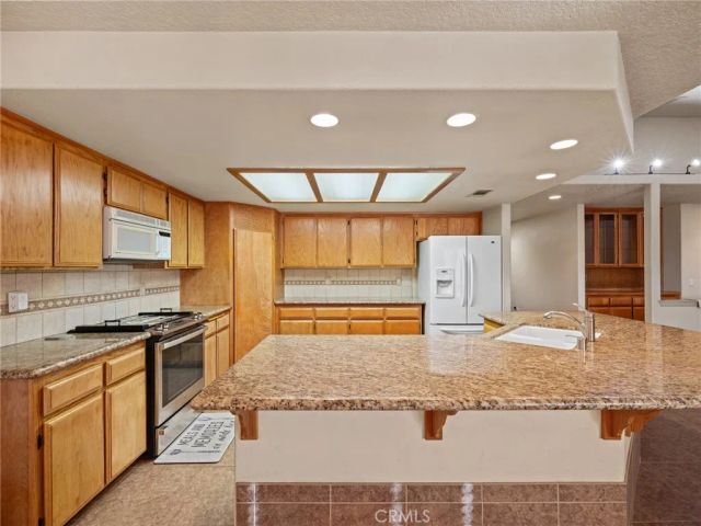 15850 Elcona, Victorville, CA 92395