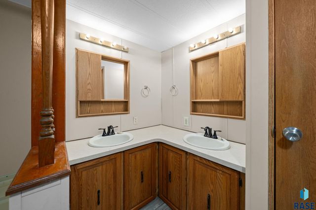 900 S Harrison St Street, Lennox, SD 57039