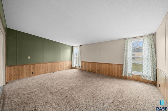 900 S Harrison St Street, Lennox, SD 57039