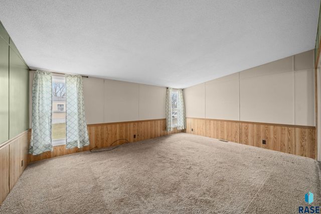 900 S Harrison St Street, Lennox, SD 57039