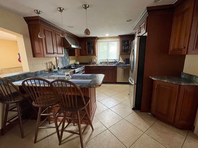 243 Weatherbee Dr, Westwood, MA 02090