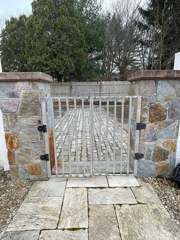 243 Weatherbee Dr, Westwood, MA 02090