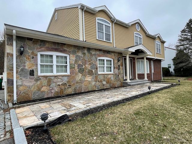 243 Weatherbee Dr, Westwood, MA 02090