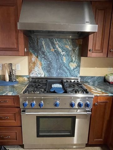 243 Weatherbee Dr, Westwood, MA 02090