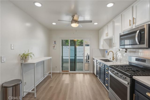 17221 Roscoe 11, Northridge, CA 91325