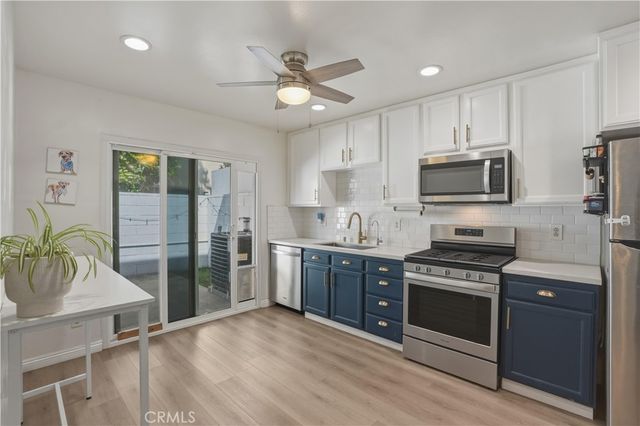 17221 Roscoe 11, Northridge, CA 91325